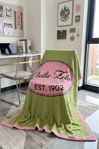 SC - ETA 6/1 - Delta Zeta Luxury Blanket