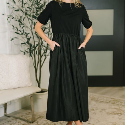 Contrast Charm Midi Black Dress