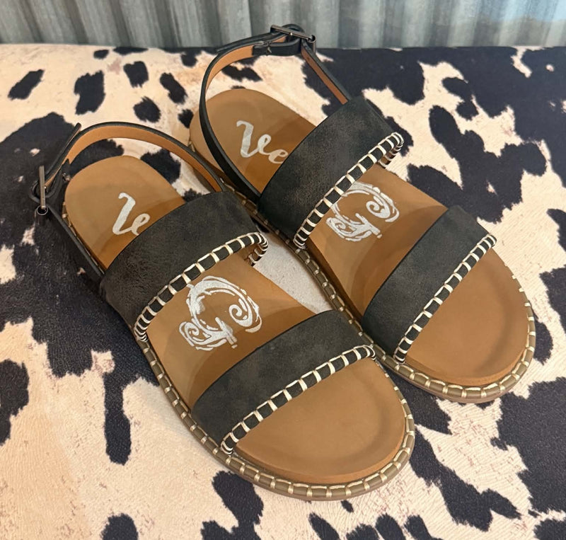 COME GET ME BLACK STRAP SANDALS